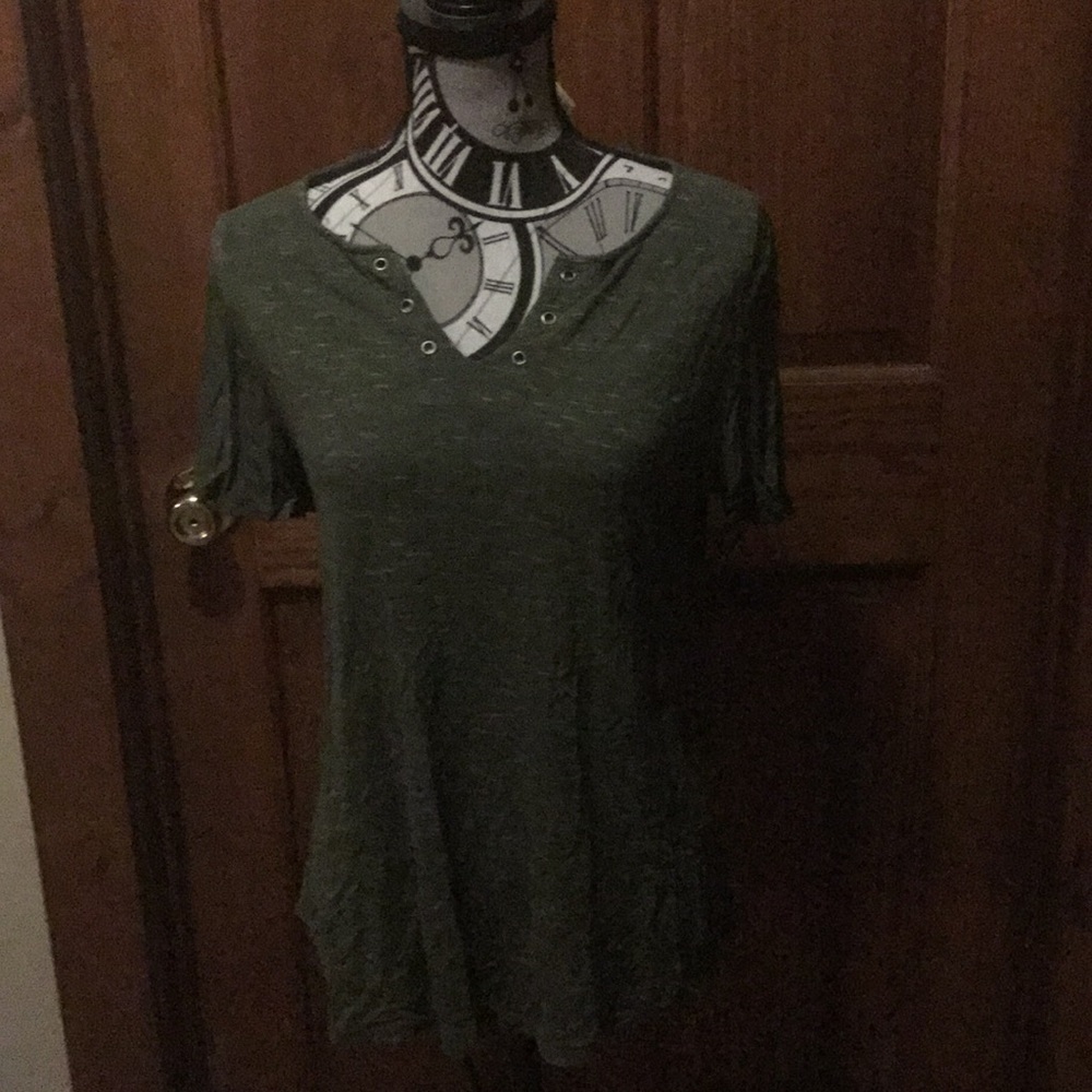 Army green short sleeved shirt